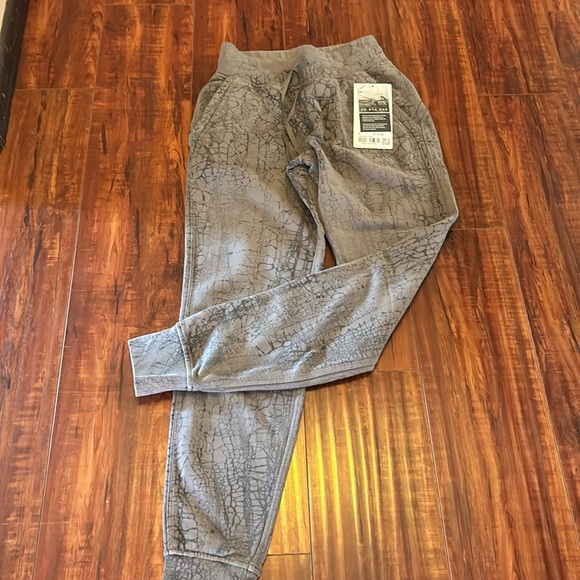 Authentic Lululemon joggers - Picture 4 of 4